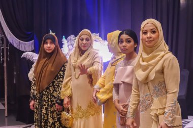 Kuala Lumpur, 7 Temmuz 2018. Neşeli unidentify insanlar veya kalabalık kadrolu/Kuala Lumpur bir Asya Düğün caremony kutluyor.