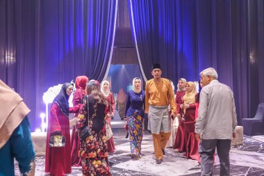 Kuala Lumpur, 7 Temmuz 2018. Neşeli unidentify insanlar veya kalabalık kadrolu/Kuala Lumpur bir Asya Düğün caremony kutluyor.