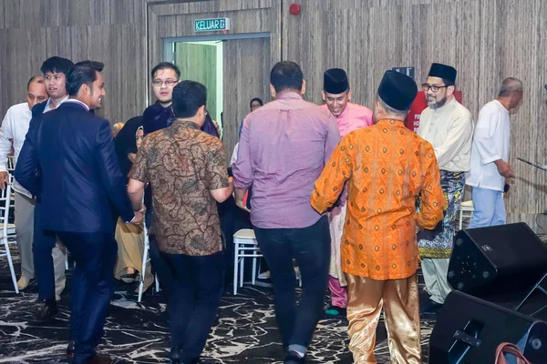 Kuala Lumpur, 7 Temmuz 2018. Neşeli unidentify insanlar veya kalabalık kadrolu/Kuala Lumpur bir Asya Düğün caremony kutluyor.