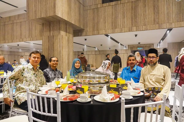 Kuala Lumpur, 7 Temmuz 2018. Neşeli unidentify insanlar veya kalabalık kadrolu/Kuala Lumpur bir Asya Düğün caremony kutluyor.