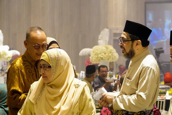 Kuala Lumpur, 7 Temmuz 2018. Neşeli unidentify insanlar veya kalabalık kadrolu/Kuala Lumpur bir Asya Düğün caremony kutluyor.