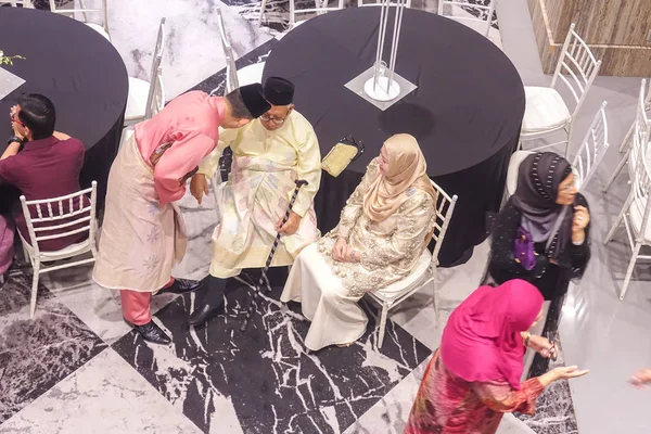 Kuala Lumpur, 7 Temmuz 2018. Neşeli unidentify insanlar veya kalabalık kadrolu/Kuala Lumpur bir Asya Düğün caremony kutluyor.