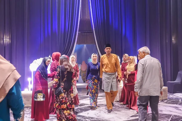 Kuala Lumpur, 7 Temmuz 2018. Neşeli unidentify insanlar veya kalabalık kadrolu/Kuala Lumpur bir Asya Düğün caremony kutluyor.