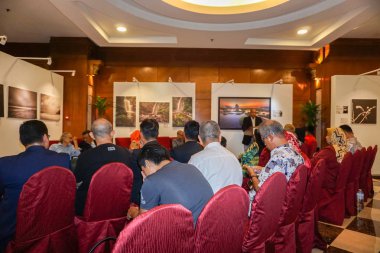 Kuala Lumpur, Temmuz 2017. Kalabalık bir fotoğraf sergisi Kuala Lumpur katılıyor unidentify.