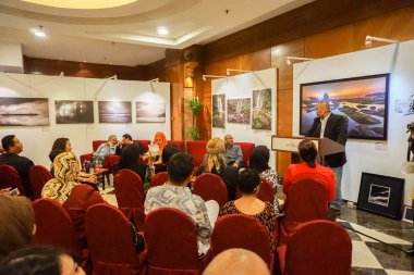 Kuala Lumpur, Temmuz 2017. Kalabalık bir fotoğraf sergisi Kuala Lumpur katılıyor unidentify.