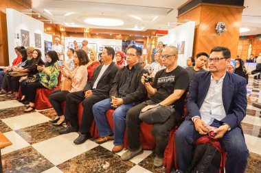 Kuala Lumpur, Temmuz 2017. Kalabalık bir fotoğraf sergisi Kuala Lumpur katılıyor unidentify.