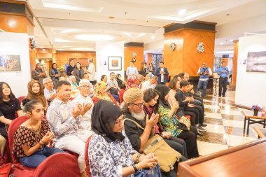 Kuala Lumpur, Temmuz 2017. Kalabalık bir fotoğraf sergisi Kuala Lumpur katılıyor unidentify.