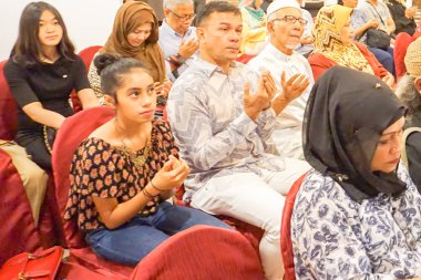 Kuala Lumpur, Temmuz 2017. Kalabalık bir fotoğraf sergisi Kuala Lumpur katılıyor unidentify.