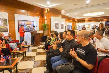 Kuala Lumpur, Temmuz 2017. Kalabalık bir fotoğraf sergisi Kuala Lumpur katılıyor unidentify.