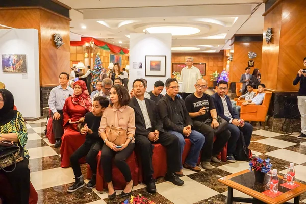 Kuala Lumpur, Temmuz 2017. Kalabalık bir fotoğraf sergisi Kuala Lumpur katılıyor unidentify.