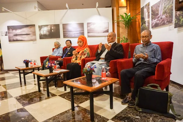 Kuala Lumpur, Temmuz 2017. Kalabalık bir fotoğraf sergisi Kuala Lumpur katılıyor unidentify.