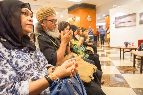 Kuala Lumpur, Temmuz 2017. Kalabalık bir fotoğraf sergisi Kuala Lumpur katılıyor unidentify.