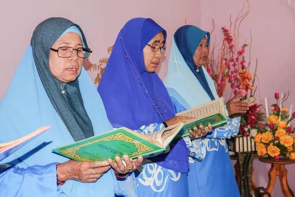 Куала Лумпур Августа 2018 Года Неопознанные Женщины Коране Читают Церемонию — стоковое фото