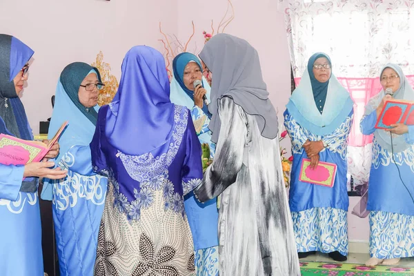 Kuala Lumpur Agosto 2018 Mulheres Não Identificadas Alcorão Recitam Cerimônia — Fotografia de Stock