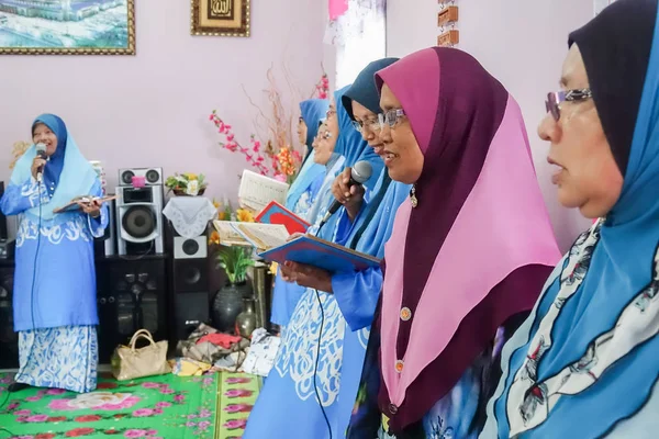 Kuala Lumpur Agosto 2018 Mujeres Identificadas Ceremonia Recitación Del Corán —  Fotos de Stock