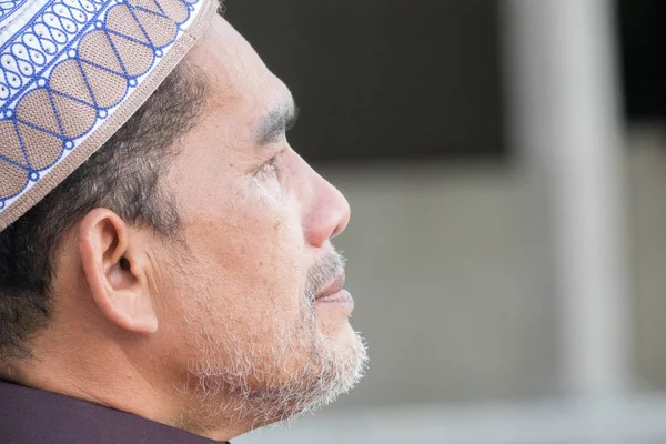 Średnim Wieku Modląc Się Meczet Muzułmański Człowieka — Zdjęcie stockowe