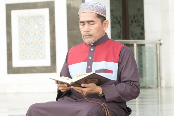 Middle Age Muslim Man Praying Mosque — Stock Photo, Image