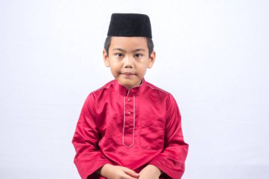 Genç Asyalı Müslüman çocuk/beyaz arka plan üzerinde izole kız potrait.