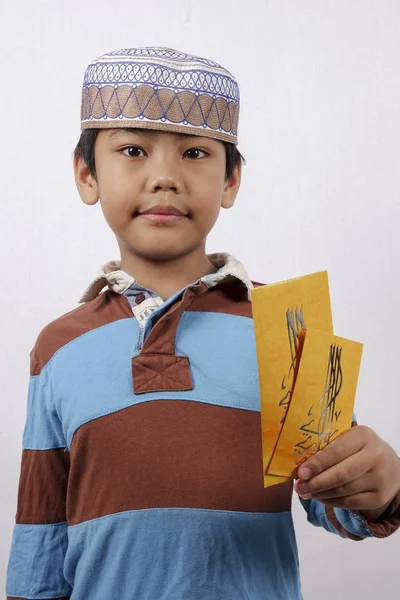 Ragazzo Possesso Denaro Paket Eid Mubarak — Foto Stock