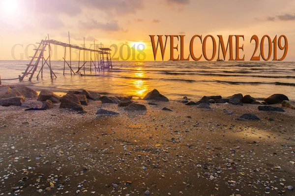 Willkommen 2019 Und Abschied 2018 Konzeptionell Mit Hintergrund Des Sonnenuntergangs — Stockfoto