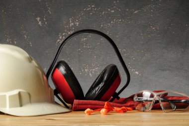 Emanet kişisel koruyucu Equipment(Ppe) rustik siyah zemin.