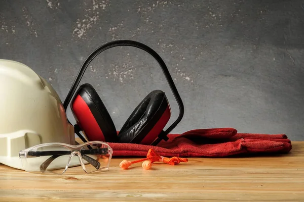 Emanet kişisel koruyucu Equipment(Ppe) rustik siyah zemin.