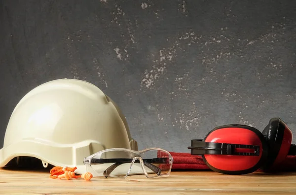 Emanet kişisel koruyucu Equipment(Ppe) rustik siyah zemin.