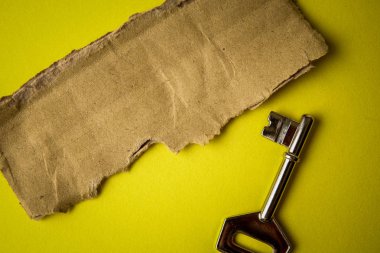 Başarı kavramsal rustik kahverengi kurulda ve anahtar.