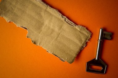 Başarı kavramsal rustik kahverengi kurulda ve anahtar.