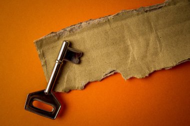 Başarı kavramsal rustik kahverengi kurulda ve anahtar.