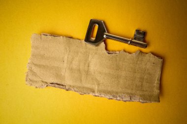 Başarı kavramsal rustik kahverengi kurulda ve anahtar.