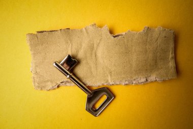 Başarı kavramsal rustik kahverengi kurulda ve anahtar.