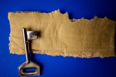 Başarı kavramsal rustik kahverengi kurulda ve anahtar.