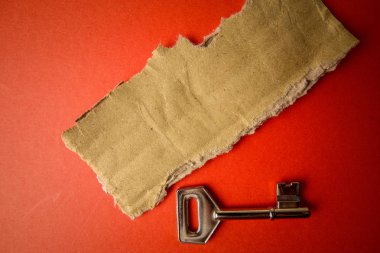 Başarı kavramsal rustik kahverengi kurulda ve anahtar.