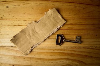 Başarı kavramsal rustik kahverengi kurulda ve anahtar.