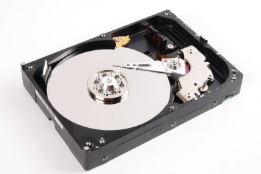 Sabit disk sürücüsü (Hdd) üzerinde beyaz izole.