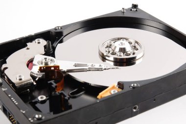 Sabit disk sürücüsü (Hdd) üzerinde beyaz izole.