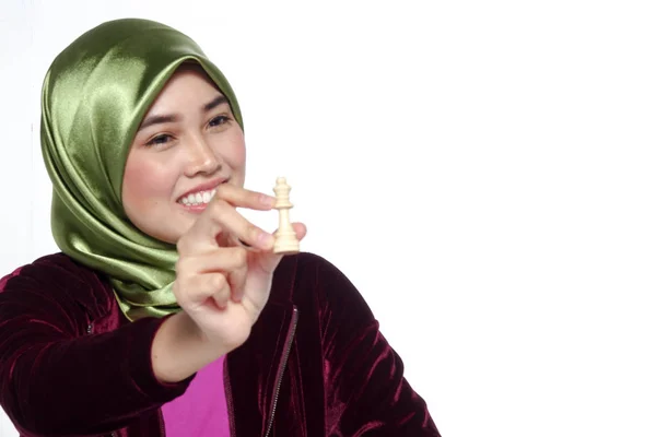 Portrait Beautiful Veiled Young Woman Smiling Playing Chess Game — Stock Photo, Image