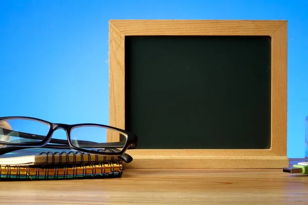 Volver Concepto Escuela Papelería Escolar Sobre Fondo Azul Copiar Espacio —  Fotos de Stock