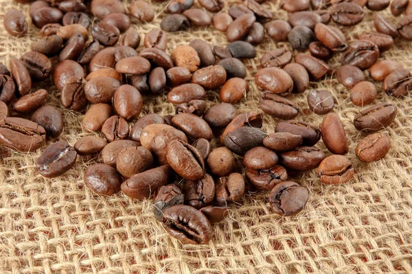 Kaffeebohnen Auf Einem Teppich Hintergrund — Stockfoto