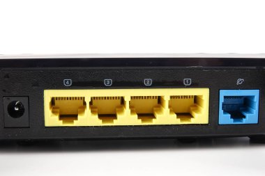 Beyaz arka plan üzerinde izole Modern kablosuz internet yönlendirici