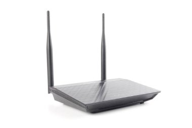 Beyaz arka plan üzerinde izole Modern kablosuz internet yönlendirici