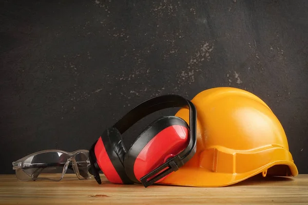 Equipo Protección Personal Seguridad Ppe Sobre Fondo Negro Rústico — Foto de Stock