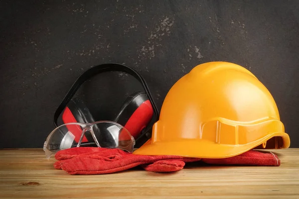 Emanet kişisel koruyucu Equipment(Ppe) rustik siyah zemin.