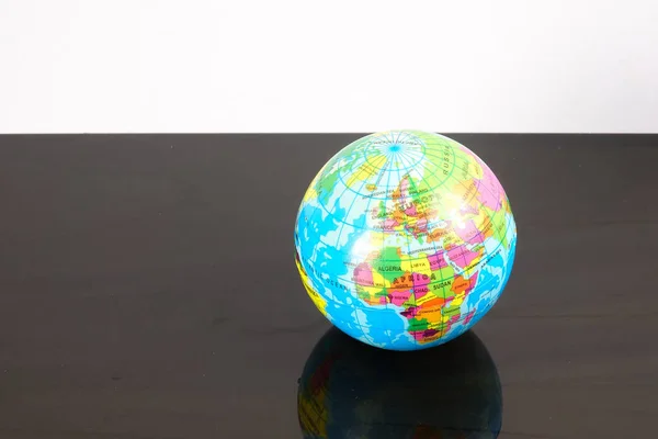 Globo Del Mundo Con Reflexión Concepto Globalización — Foto de Stock