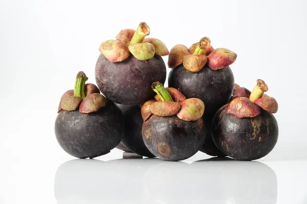 Mangosteen Eksotisk Asiatisk Frukt Isolert Hvitt Med Refleksjon – stockfoto