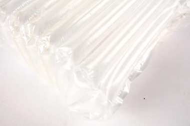 Şeffaf bubble wrap kırılgan madde teslimi için.