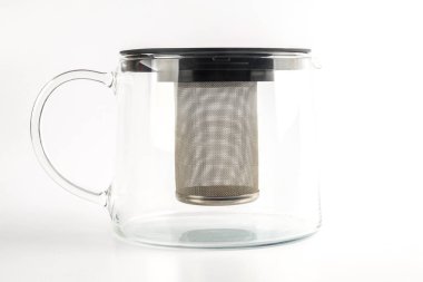 Boş çelik kahve makinesi üzerinde beyaz izole.