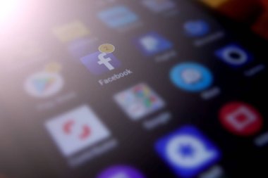 Kuala Lumpur - 8 Mayıs 2019: Notifi ile Facebook web sayfası yakın çekim