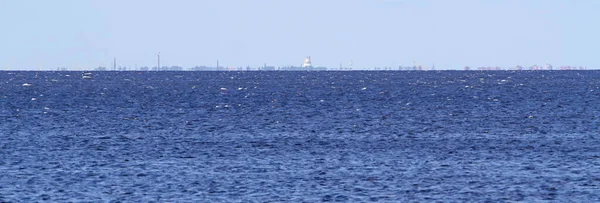 Saint Petersburg Kronshtadt 'ı alüvyon bölgelerinden böyle görebilirsiniz.